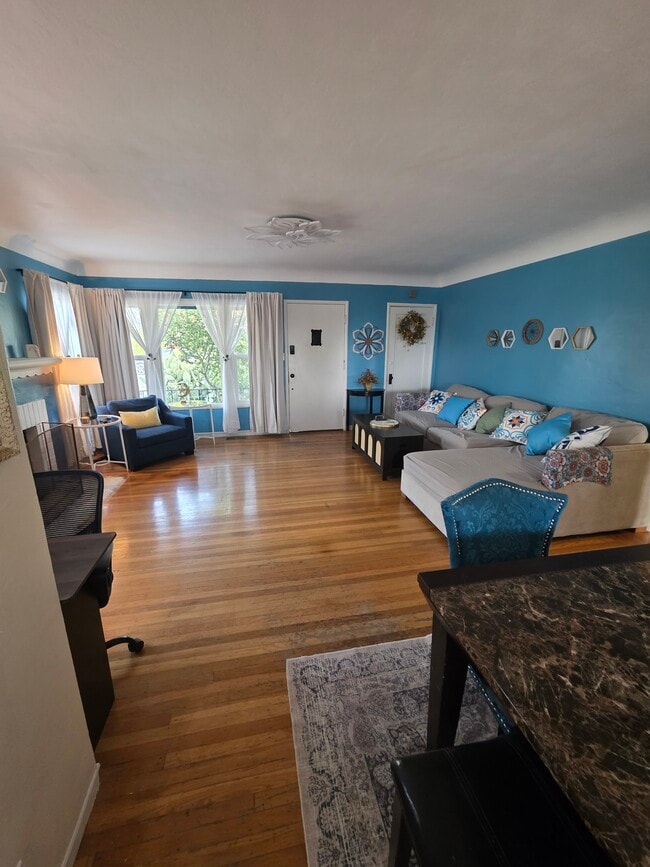 9333 Lawlor St in Oakland, CA - Building Photo - Building Photo