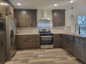 1124 Lake Terrace Rd in Elgin, IL - Building Photo