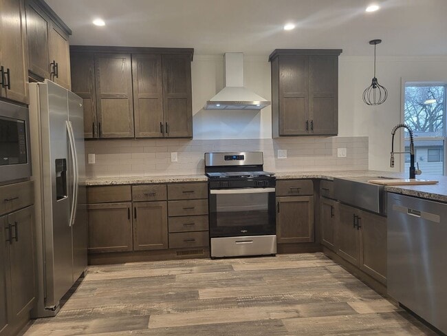 property at 1124 Lake Terrace Rd