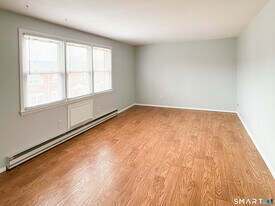 53 Hiltbrand Rd in Bristol, CT - Building Photo