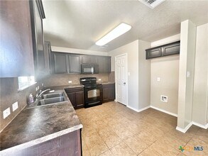 655 Tom Kemp Dr in New Braunfels, TX - Building Photo - Building Photo