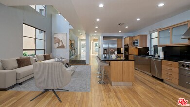 143 Union Jack Mall in Marina Del Rey, CA - Building Photo - Building Photo