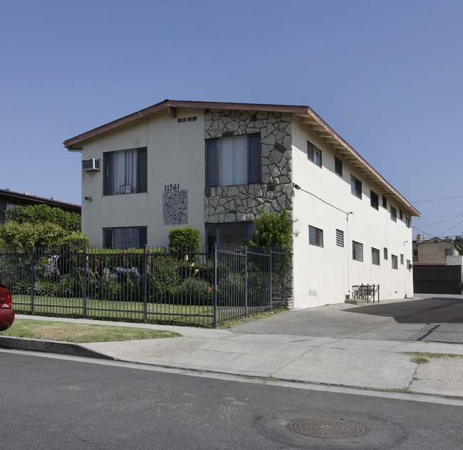 11561 Sylvan St in North Hollywood, CA - Building Photo - Building Photo