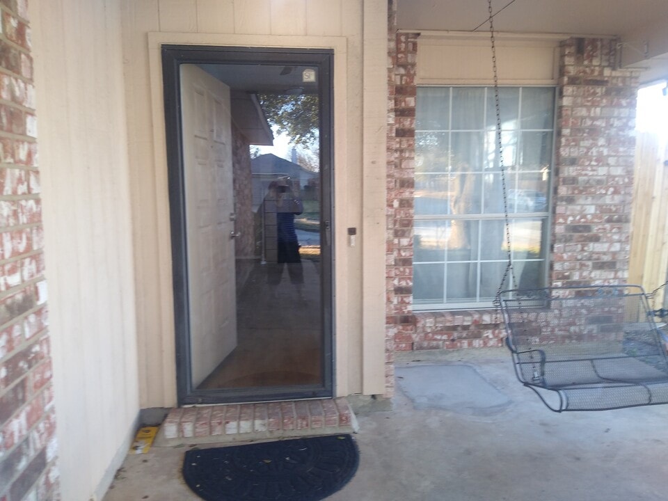 415 Valley Mills Dr in Arlington, TX - Building Photo