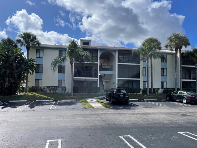 1107 Green Pine Blvd, Unit B1 in West Palm Beach, FL - Foto de edificio - Building Photo