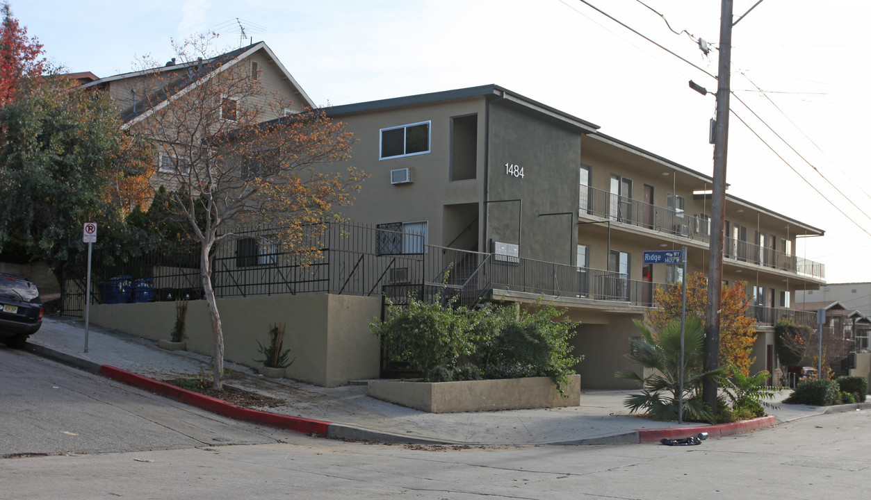 1484 Ridge Way in Los Angeles, CA - Foto de edificio