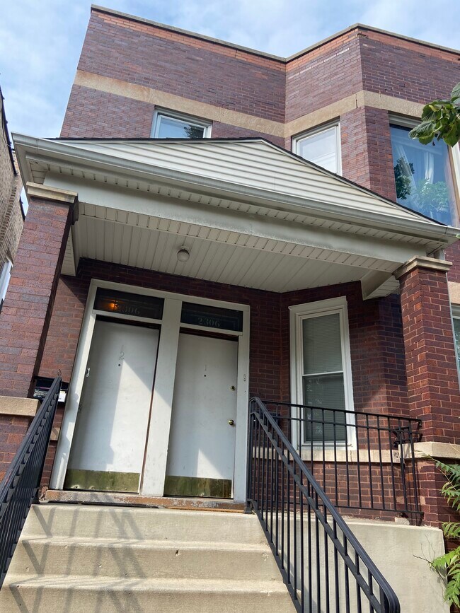 2306 W Addison St Rentals in Chicago, IL