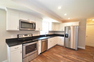 259 Stage Rd-Unit -2 in Nottingham, NH - Foto de edificio - Building Photo