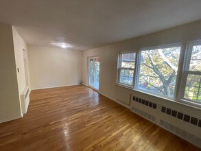 72 Paerdegat 2nd St, Unit 3FL in Brooklyn, NY - Foto de edificio - Building Photo