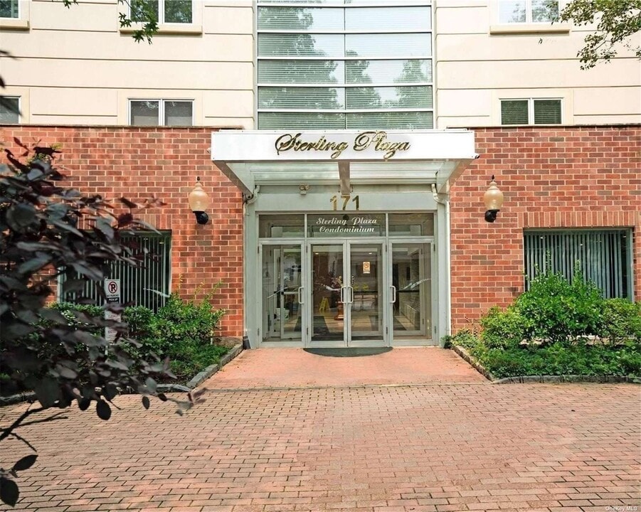 171 Great Neck Rd-Unit -3P in Great Neck Plaza, NY - Building Photo