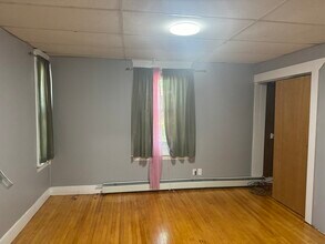 17 Hampden St, Unit 2 in Worcester, MA - Building Photo - Building Photo