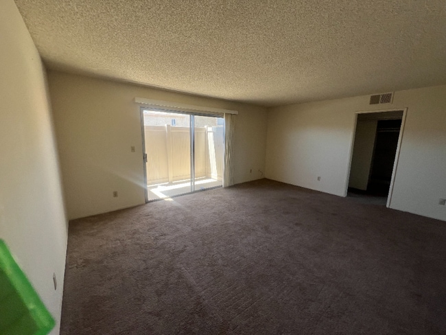 27626 Violin Canyon Rd in Castaic, CA - Building Photo - Building Photo