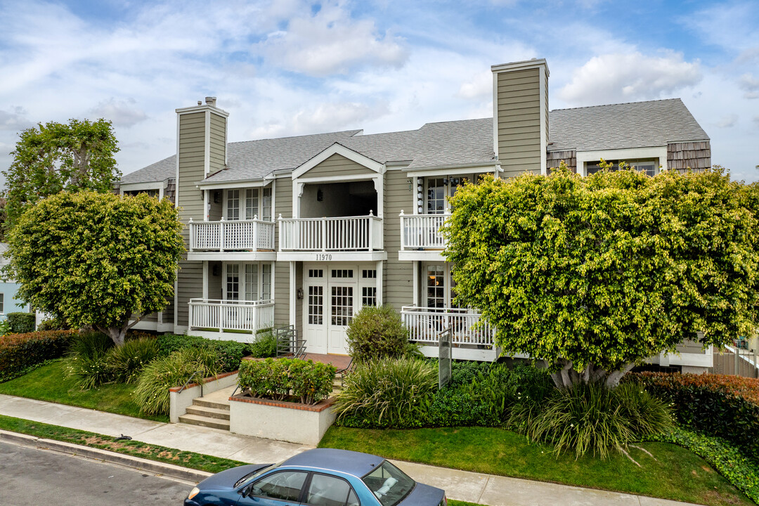 11966 Walnut Ln in Los Angeles, CA - Building Photo