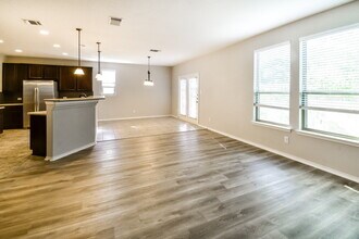 6839 Loma Blanca in San Antonio, TX - Foto de edificio - Building Photo