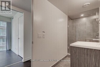 60 Shuter St in Toronto, ON - Building Photo - Building Photo