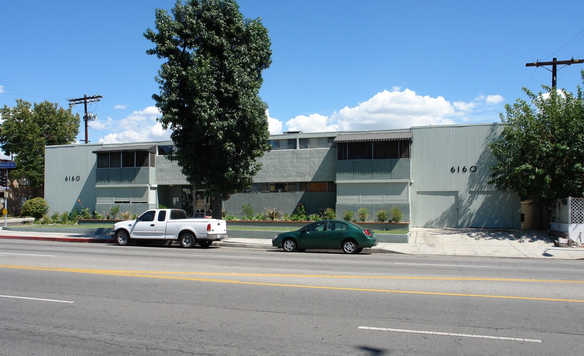 6160 Whitsett Ave in North Hollywood, CA - Building Photo