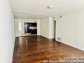 243 Maplewood Ln in San Antonio, TX - Building Photo - Building Photo