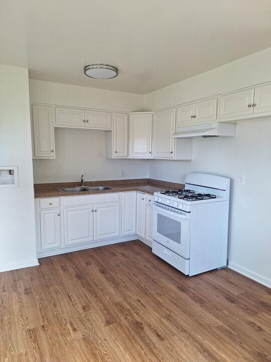 4888 Clairemont Dr in San Diego, CA - Building Photo