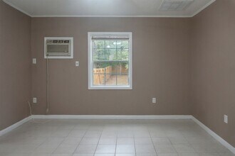 5211 Isabelle Dr in Tallahassee, FL - Building Photo - Building Photo