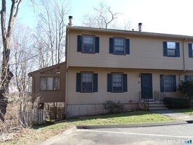 124 Village Ln in Branford, CT - Building Photo