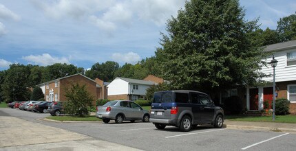 Georgetown Manor in Durham, NC - Building Photo - Building Photo