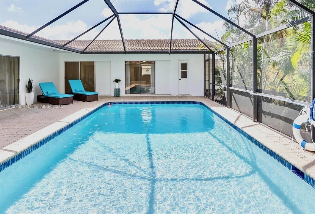 5841 NE 20th Terrace in Fort Lauderdale, FL - Building Photo