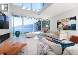6911 Isleview Rd in West Vancouver, BC - Building Photo