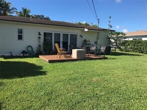 6851 SW 48th Terrace in Miami, FL - Building Photo - Building Photo