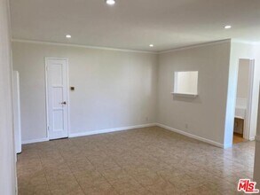 5784 Corbett St in Los Angeles, CA - Foto de edificio - Building Photo