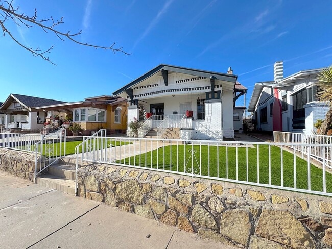 3231 Hueco Ave in El Paso, TX - Building Photo - Building Photo