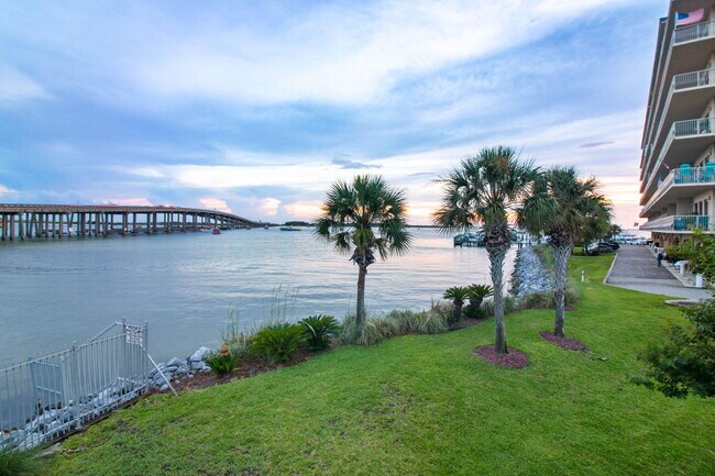 5 Calhoun Ave in Destin, FL - Foto de edificio - Building Photo