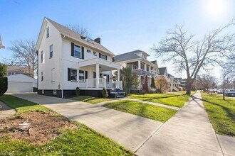 1643 Lincoln Ave in Lakewood, OH - Foto de edificio - Building Photo