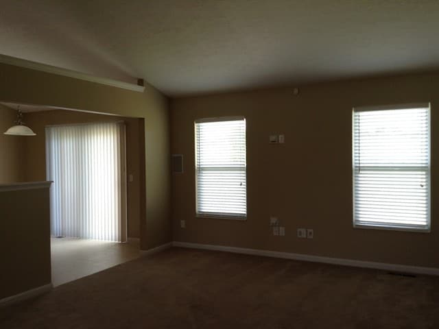 7966 Peaceful Way in Liberty Township, OH - Foto de edificio - Building Photo