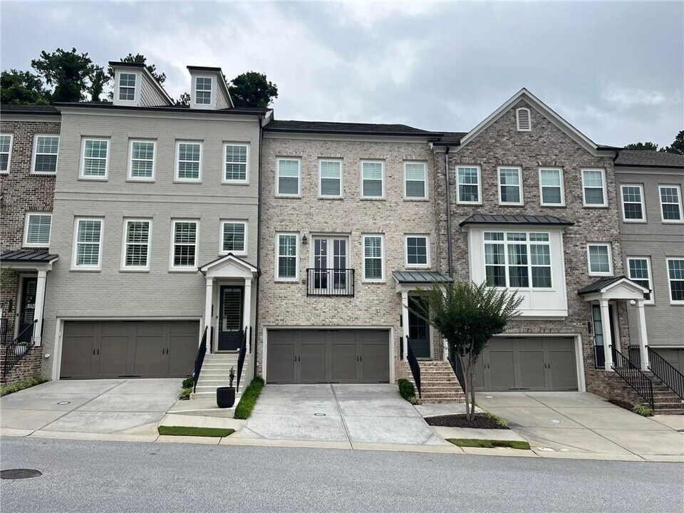 2179 Elmont Wy in Smyrna, GA - Building Photo