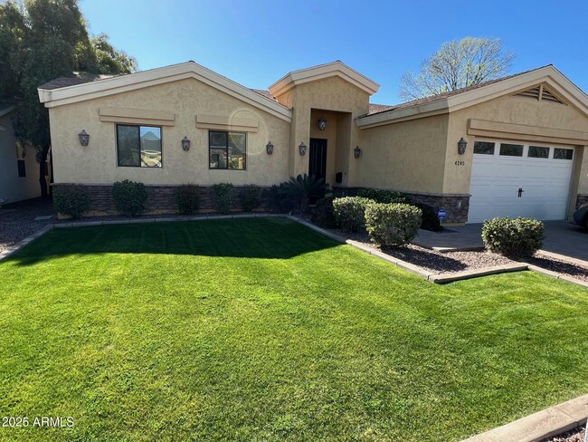 4245 E Cheery Lynn Rd in Phoenix, AZ - Foto de edificio - Building Photo
