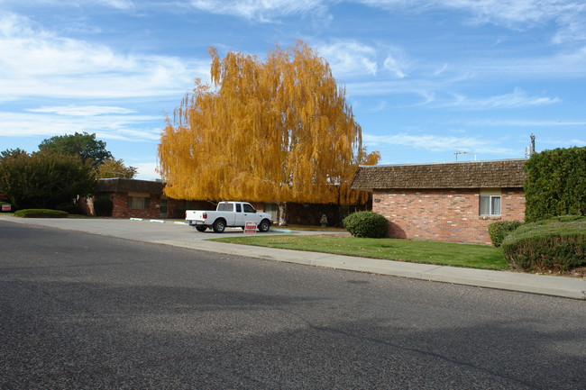 1227 SW 5th Ave in Ontario, OR - Foto de edificio - Building Photo