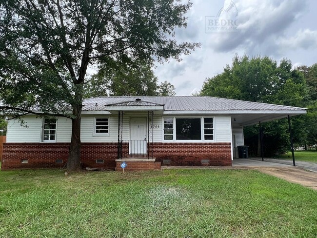 property at 2706 Norton Ave NW