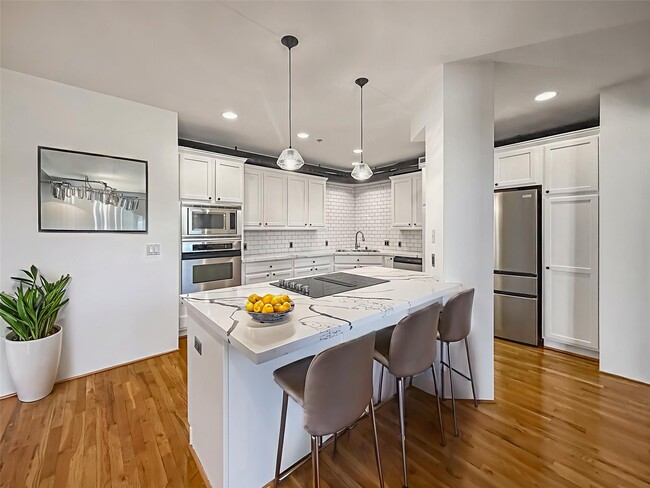 1005 S Shepherd Dr in Houston, TX - Foto de edificio - Building Photo