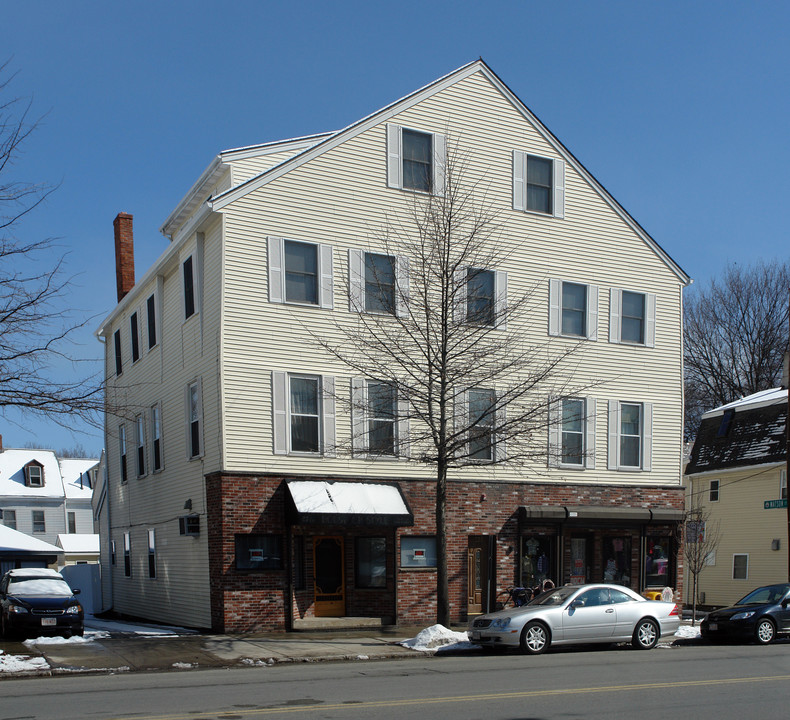 136 Boston St in Salem, MA - Building Photo