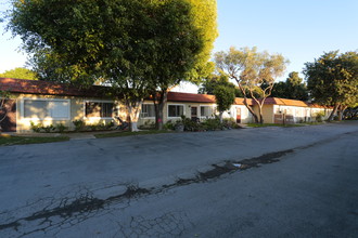 Harbour Village in Huntington Beach, CA - Building Photo - Building Photo