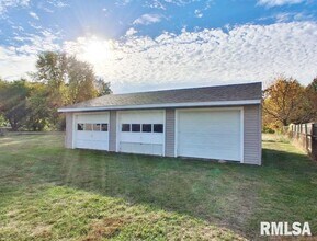 5812 W Farmington Rd in Peoria, IL - Building Photo - Building Photo