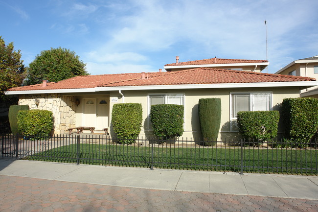 1396 Essex Way in San Jose, CA - Foto de edificio - Building Photo