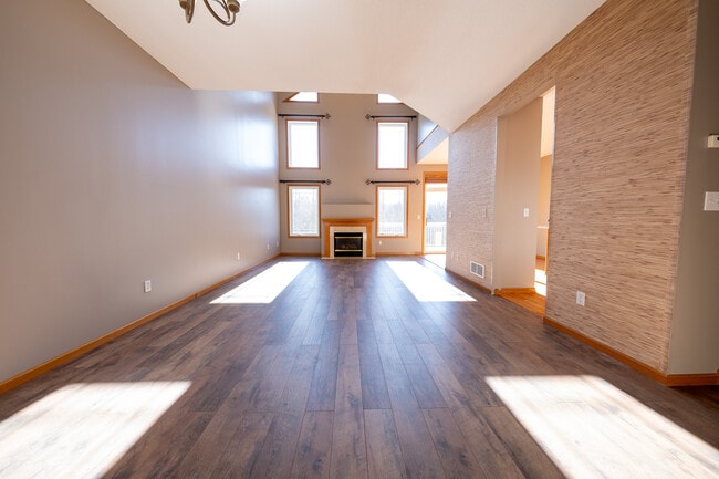 15819 Porchlight Ln in Eden Prairie, MN - Building Photo - Building Photo