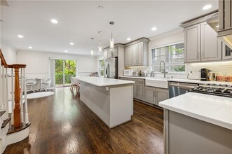 94 Thatcher Ave in Harrison, NY - Building Photo - Building Photo