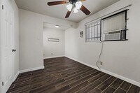 2516 Anita St photo'