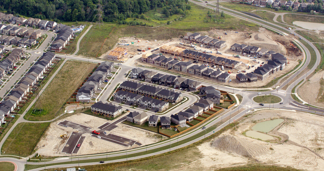 Vista Hills in Waterloo, ON - Building Photo