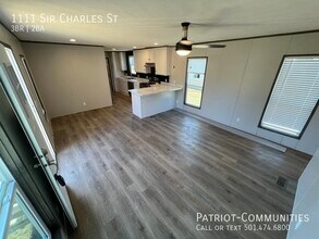 1111 Sir Charles St in Jacksonville, AR - Building Photo - Building Photo