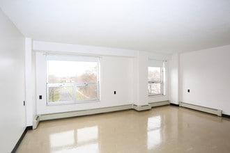 Schwartz Towers in Auburn, NY - Foto de edificio - Interior Photo