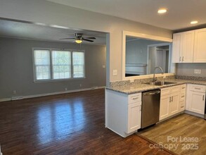 1017 Holland Ave in Gastonia, NC - Building Photo - Building Photo