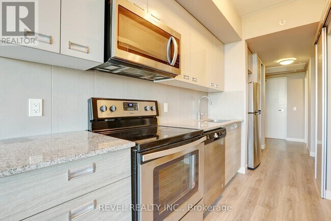 308 Lester St in Waterloo, ON - Building Photo - Building Photo